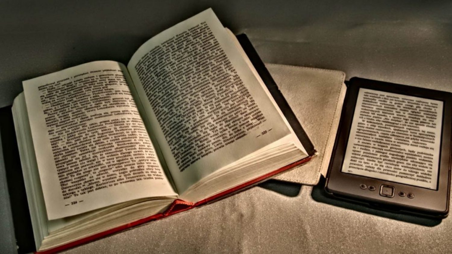 Books Versus E-readers image