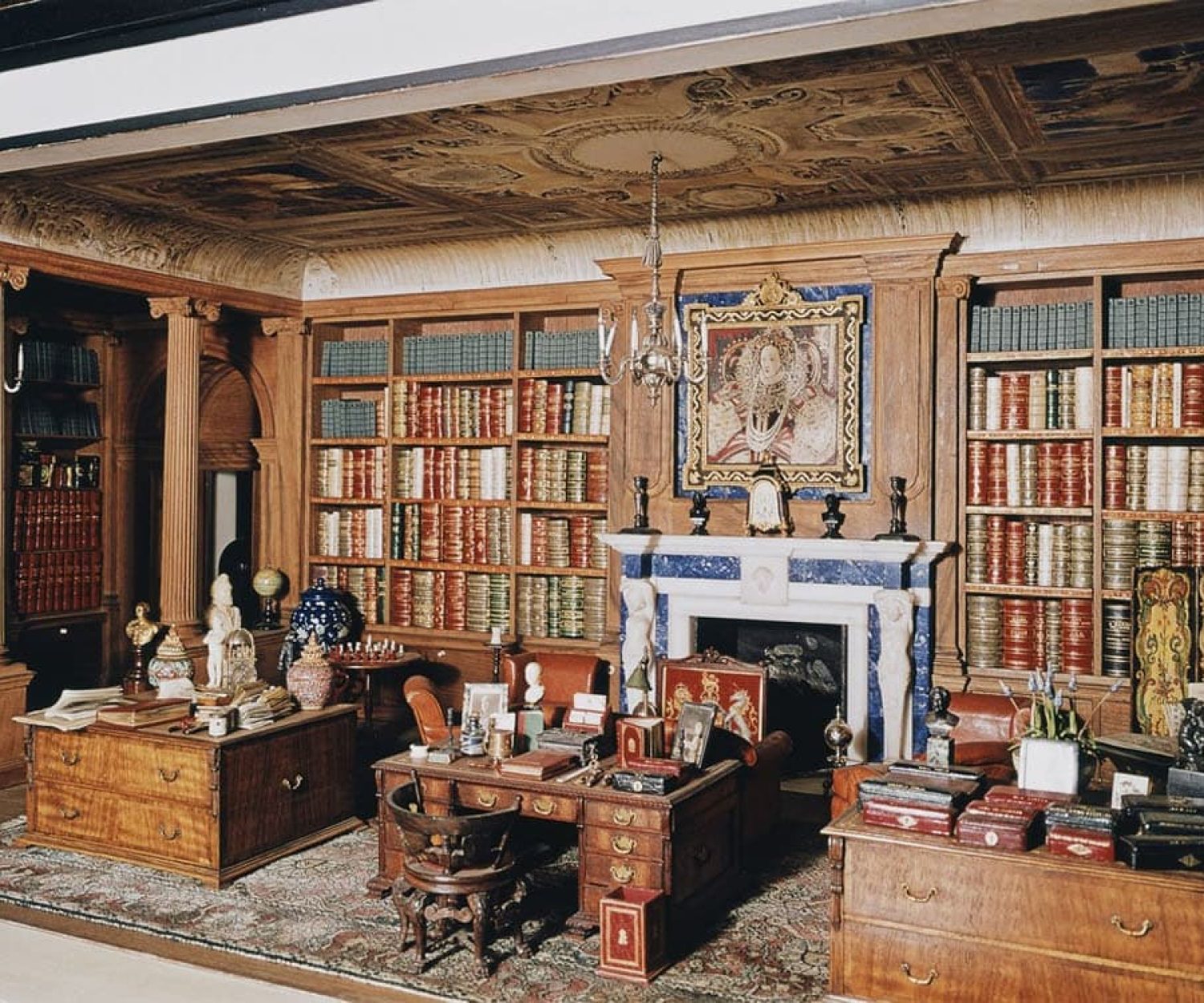 Queen Mary Dolls' House library