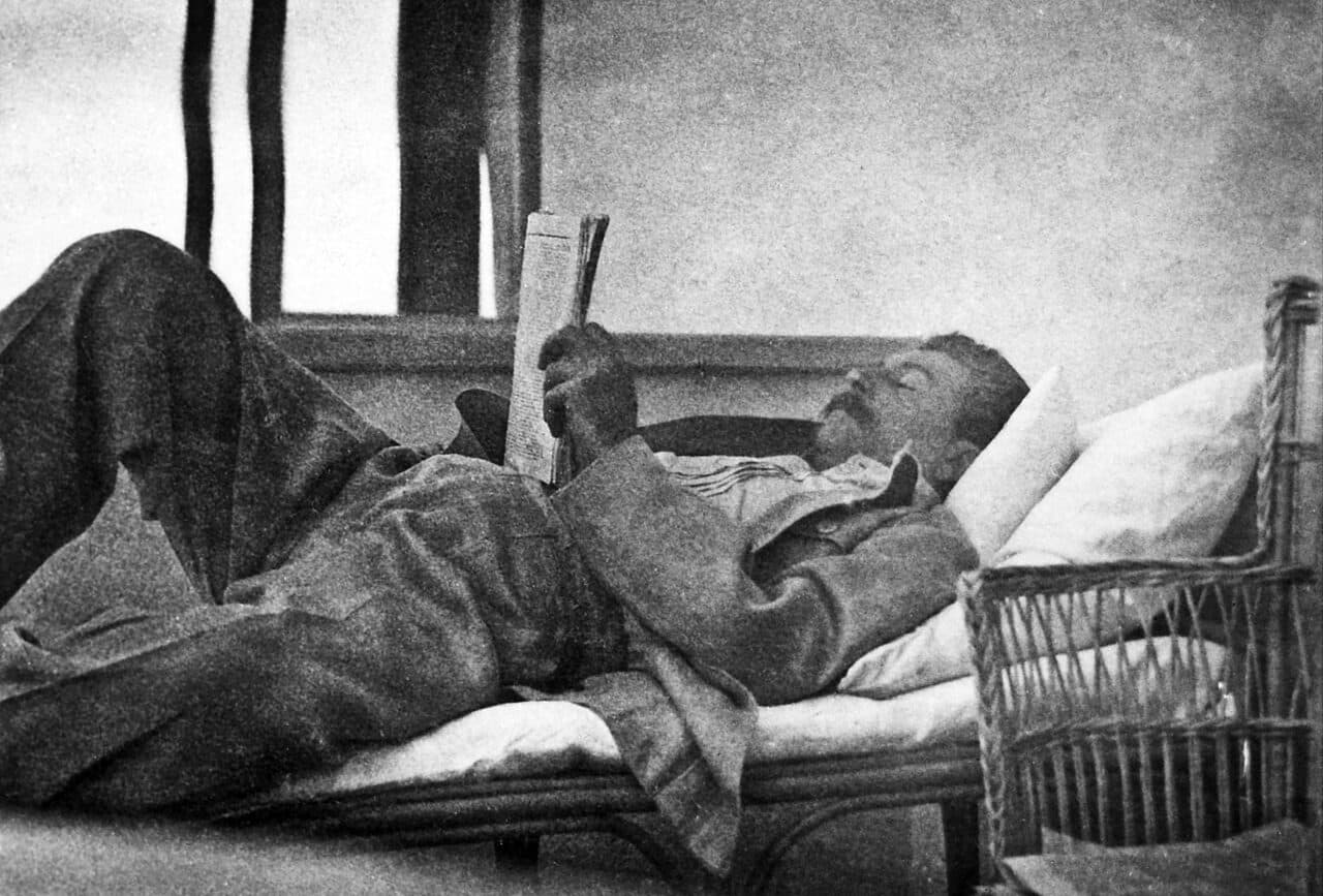 Joseph Stalin reading newspapers